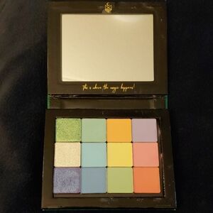 Pastel Eyeshadow Palette with Mirror